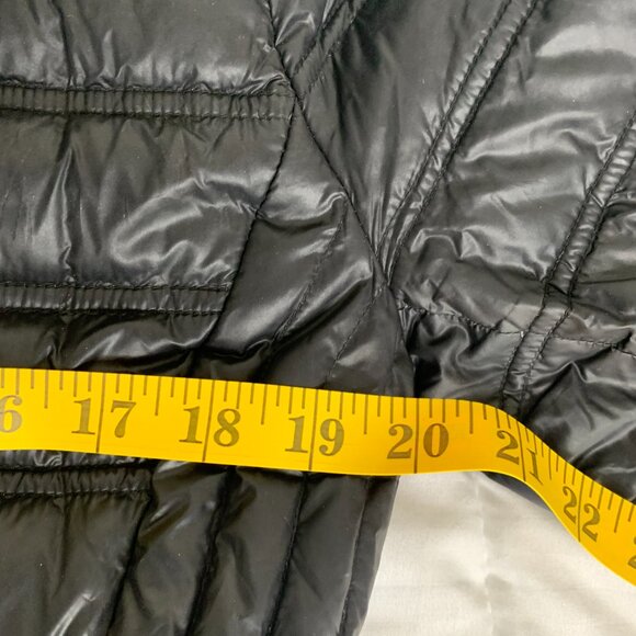 Calvin Klein Women’s Black Puffer Jacket – Size medium – Hooded, Logo Sleeve. - Picture 13 of 14